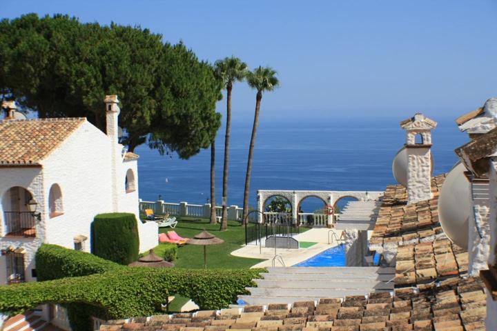 Fantástico ático dúplex con vistas increíbles al mar en Benalmádena Pueblo. photo 0