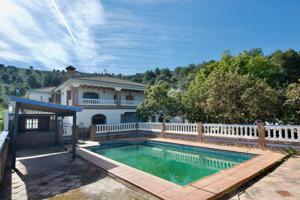 Preciosa Villa con enclave Único en Málaga - Churriana photo 0