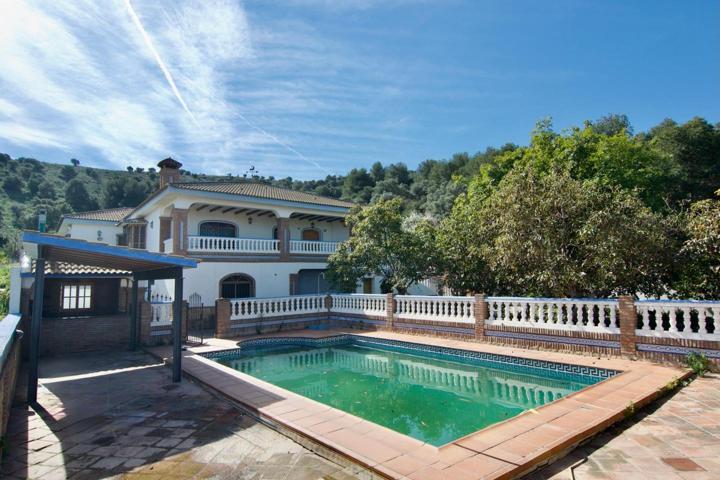 Preciosa Villa con enclave Único en Málaga - Churriana photo 0