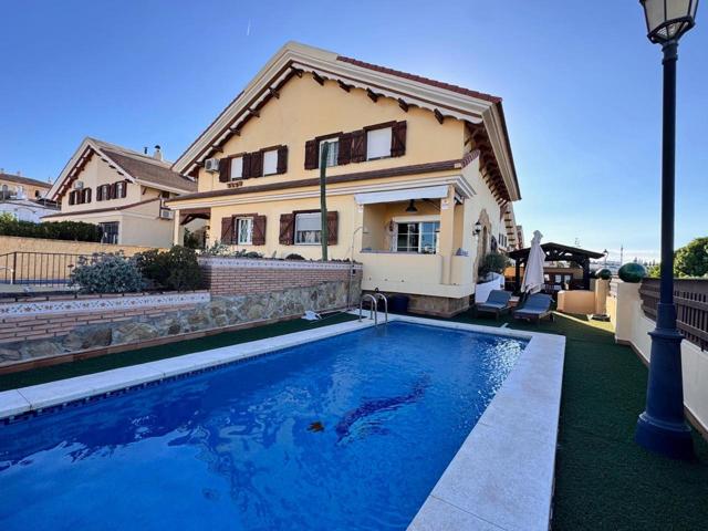 PAREADO CON GARAJE Y PISCINA PRIVADA, ALHARUÍN DE LA TORRE photo 0