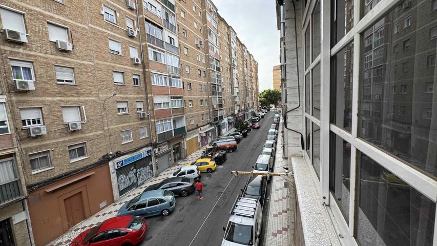 Luminoso piso de 3 dormitorios en venta – Calle Torres Quevedo 2, Málaga (La Luz) photo 0
