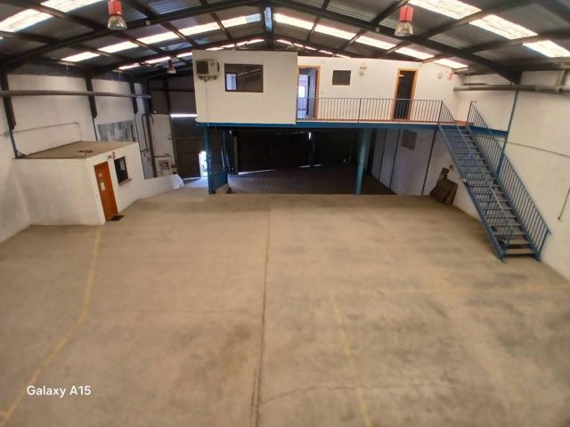 VENTA NAVE CON MUELLES DE CARGA EN P.I. DE PAIPORTA photo 0