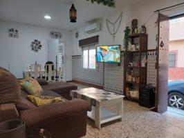 Apartamento en planta baja esquina Av. de Palomares photo 0