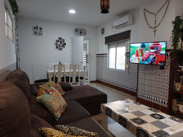 Apartamento en planta baja esquina Av. de Palomares photo 0