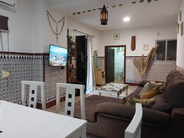 Apartamento en planta baja esquina Av. de Palomares photo 0