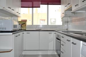 PISO EN ALQUILER EN ZONA LA BUHAIRA SIN HONORARIOS PARA EL ARRENDATARIO photo 0