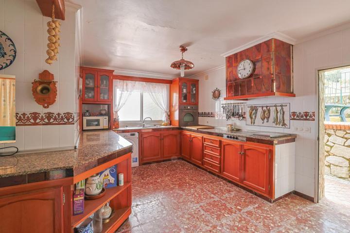 En venta chalet en La Urbanización Entremontes, con piscina  y pista deportiva photo 0