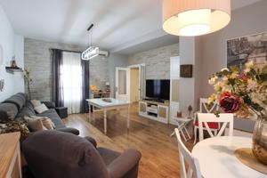 Tu vida de porche empieza aquí: adosada con salón de 30 m² photo 0