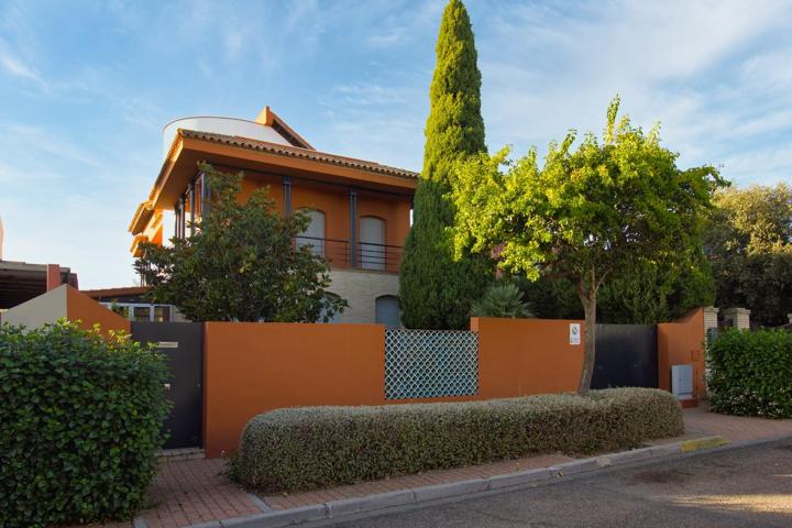 🏡 Un chalet único en la urbanización más prestigiosa de Sevilla photo 0