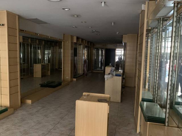 Local en venta en Gran Via photo 0