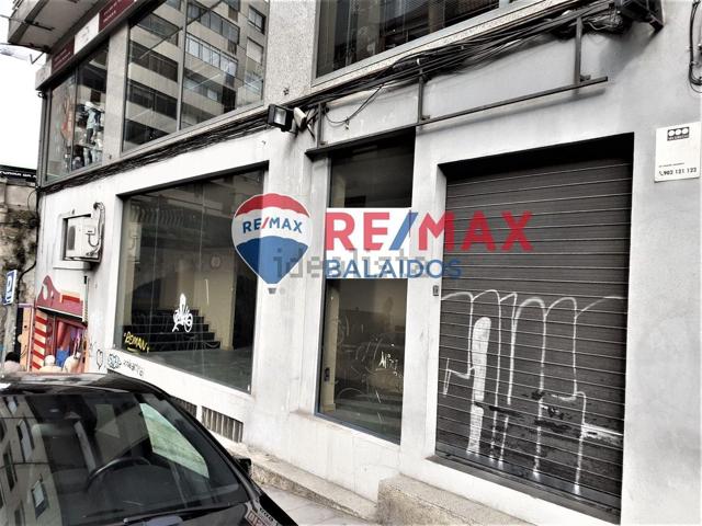 Local en venta en Avenida das Camelias, Vigo photo 0