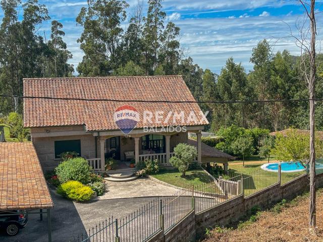 Casa - Chalet independiente en venta en Chandebrito, Nigrán photo 0
