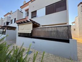 Piso en venta en Calle Ana Belén Sánchez, Las Pajanosas, Guillena, Sevilla photo 0