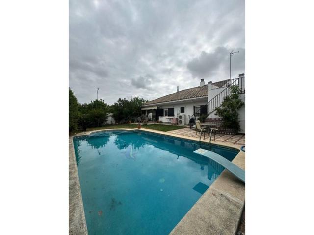 ¡Descubre el hogar de tus sueños en este encantador chalet independiente! photo 0