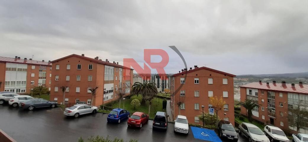 Piso en venta en urbanización con piscina en Barrocanes Ourense photo 0