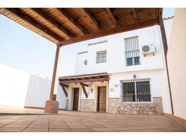 Casa adosada en venta en Vallealto photo 0