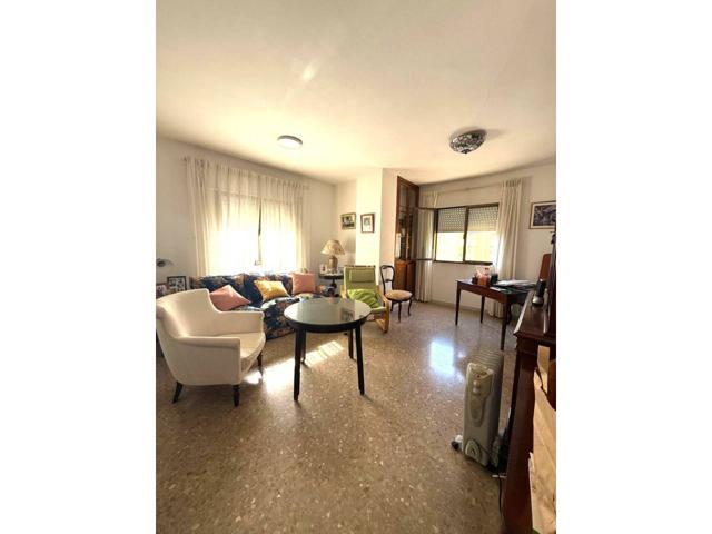 Piso junto a la estación de tren con garaje photo 0