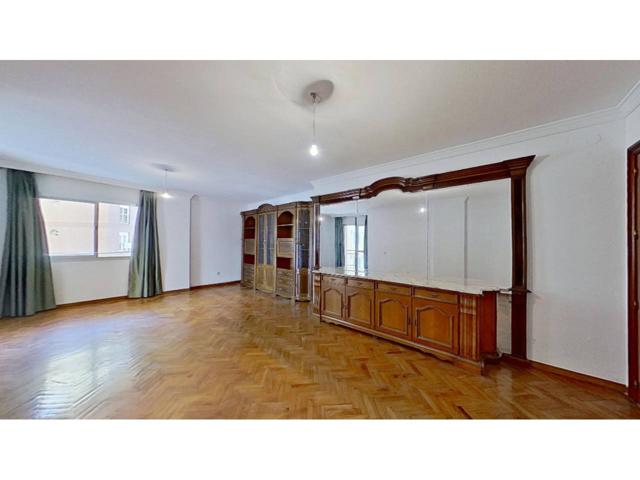 Piso en venta en Calle Vélez Málaga photo 0