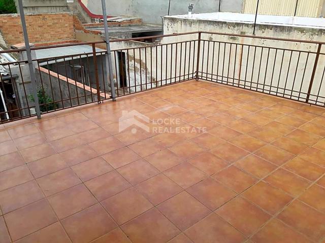 SE ALQUILA APARTAMENTO EN BENICASSIM PUEBLO, AMPLIA TERRAZA Y BARBACOA! photo 0