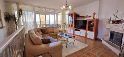 Casa en Primera Línea con Vistas al Mar en A Illa de Arousa - Oportunidad Única photo 0