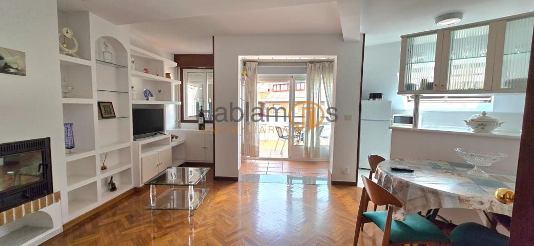 Piso con 3 habitaciones, 2 baños, terraza con barbacoa y garaje en el centro de Vilagarcía photo 0