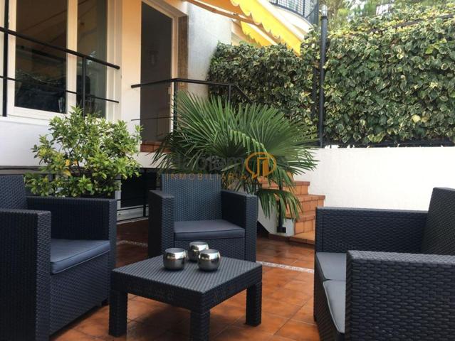 Una oportunidad irrepetible en Sanxenxo: chalet adosado con jardín photo 0