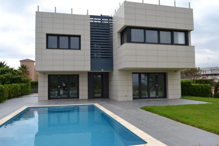 Chalet estilo moderno con vistas al mar en Urbanización Rocas Doradas photo 0