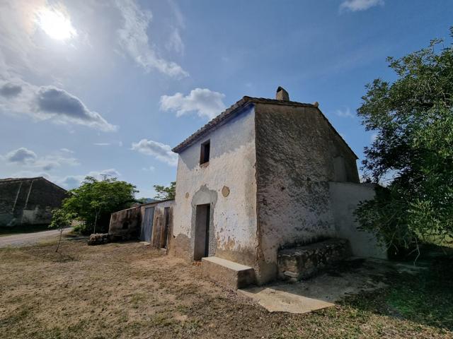 ¡Crea tu oasis de paz en L'Ampolla con esta finca rústica para reformar! photo 0