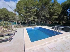 Bonita casa de madera con 2 viviendas y piscina en la urbanización de standing St. Jordi d'Alfama photo 0