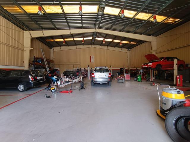 Taller automovil y parcela muy bien ubicados en la zona industrial de l'Hospitalet de l'Infant photo 0