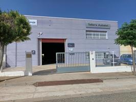 Taller automovil muy bien ubicado en la zona industrial de l'Hospitalet de l'Infant photo 0