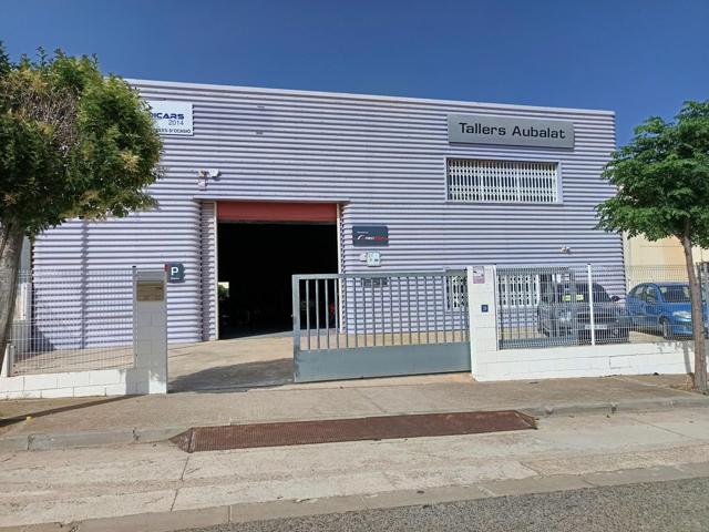 Taller automovil muy bien ubicado en la zona industrial de l'Hospitalet de l'Infant photo 0