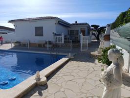 Bonita casa de estilo español, amplia, en planta baja con jardín y piscina, con HUTTE photo 0
