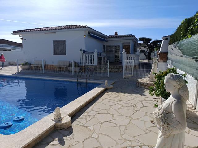 Bonita casa de estilo español, amplia, en planta baja con jardín y piscina, con HUTTE photo 0