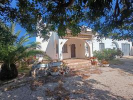 Casa con encanto, con jardín y piscina cerca de la playa en Las Tres Calas photo 0