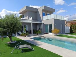 Casa moderna con piscina y jardín en Las Tres Calas photo 0