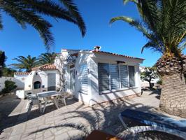 Bonita villa toda planta baja con apartamento y magnífico jardín muy cerca de la playa photo 0