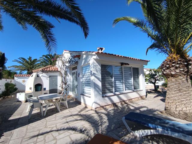 Bonita villa toda planta baja con apartamento y magnífico jardín muy cerca de la playa photo 0