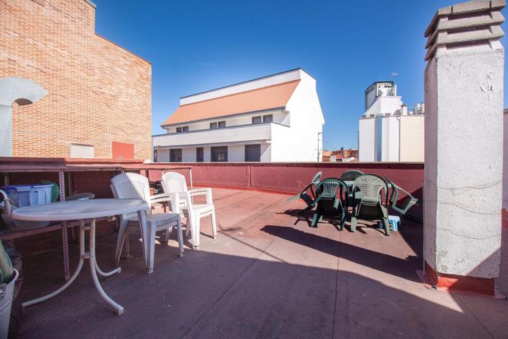 ÁTICO DE TRES HABITACIONES, CON DOS BAÑOS Y TERRAZA DE 80 M2 photo 0