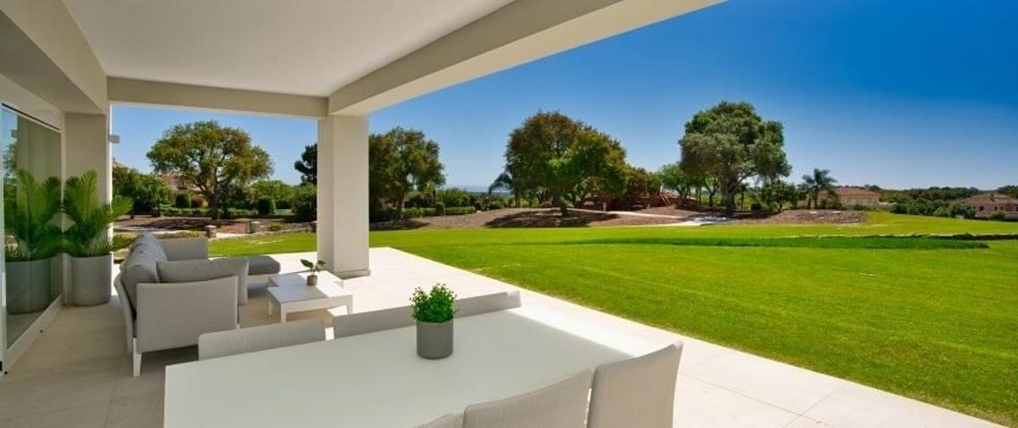 Precioso apartamento con amplias habitaciones en planta jardín dentro de un exclusivo residencial. photo 0
