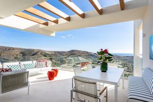 Maravilloso ático con solárium orientado al Sur con 3 habitaciones y 3 baños con vistas al mar. photo 0