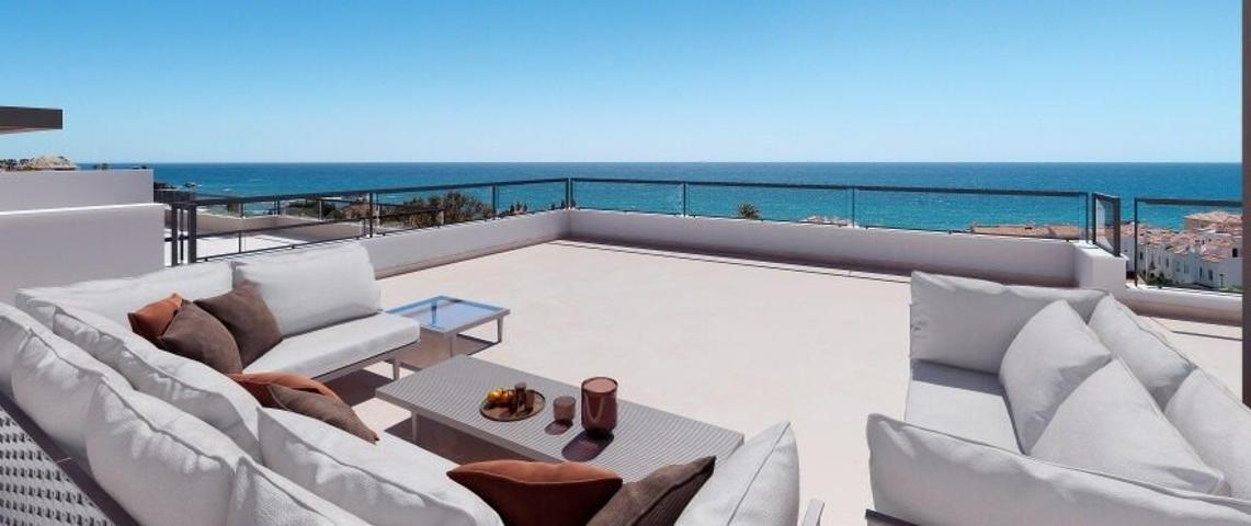 Maravilloso apartamento a pocos metros de la playa con espectaculares vistas al mar Mediterráneo. photo 0