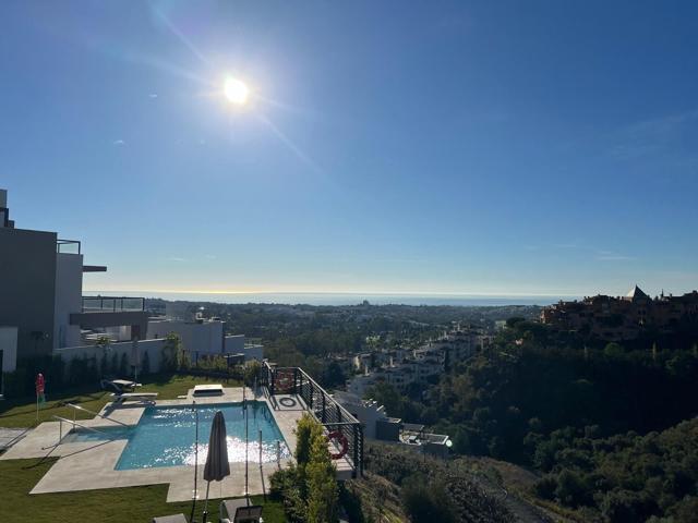 Espectacular apartamento ático dúplex una zona muy selecta con vistas panorámicas a un lago natural photo 0