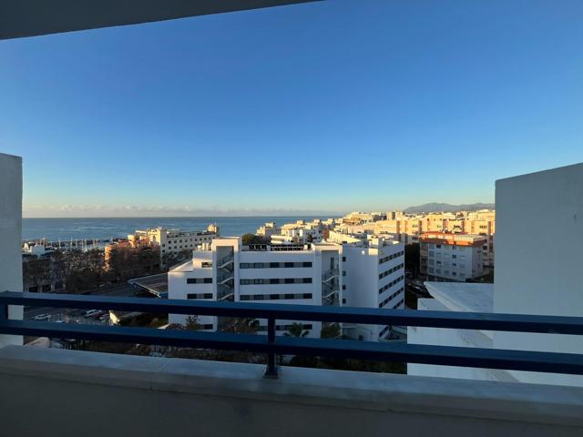 Maravilloso ático dúplex muy soleado con vistas al Mediterráneo a 50 metros de la playa. photo 0