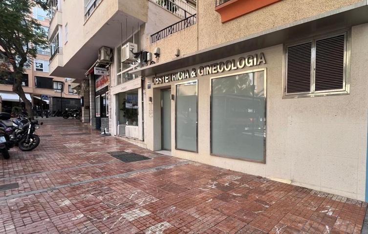 Espectacular local comercial acondicionado como clínica sobre más de ciento veinte metros cuadrados photo 0