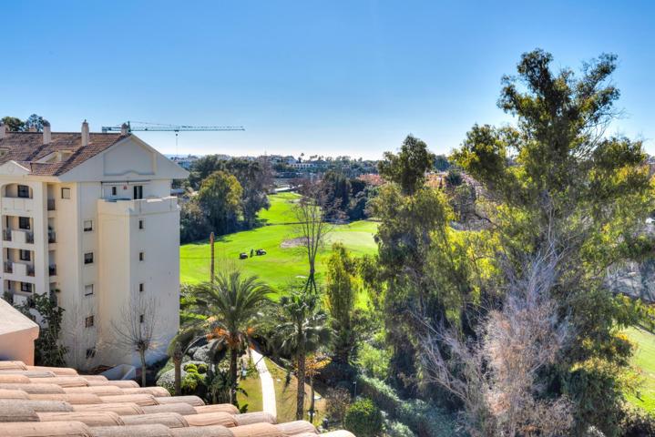 Espectacular amplio ático dúplex en primera linea de golf anclado en la exclusiva zona de Guadalmina photo 0