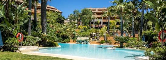 Espectacular apartamento en alquiler SOLO de larga temporada en la lujosa urbanización “Gran Bahía” en bahía de Marbella a escasos metros de la increíble playa de la zona de Elviria. photo 0