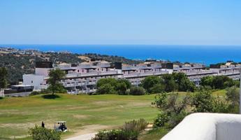 Maravilloso ático en un solo nivel con espectaculares vistas al golf en Estepona en un precio sin competencia. photo 0
