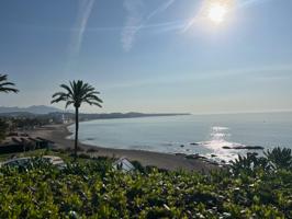 Precioso apartamento en primera línea de playa con vistas laterales parciales al mar en una codiciada urbanización en La Cala de Mijas photo 0