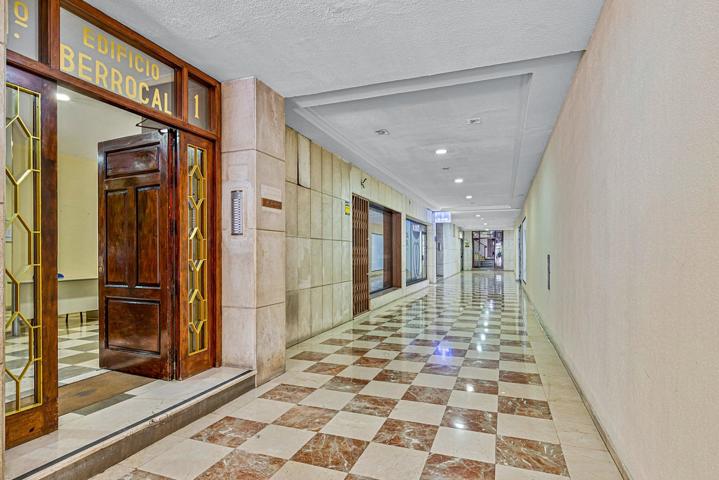 Fantástica oficina, o local comercial en una cómodo sola planta baja muy luminosa en alquiler de larga temporada photo 0